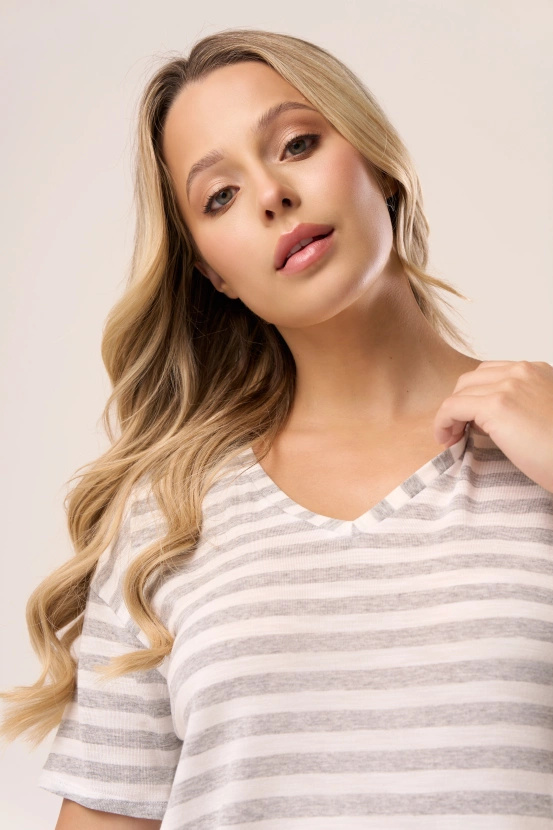 SERINA - lekka bluzka z wiskozy na krótki rękaw w jasne paski