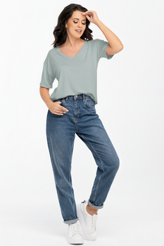 PATTY - loose T-shirt with a v-neck in sage color