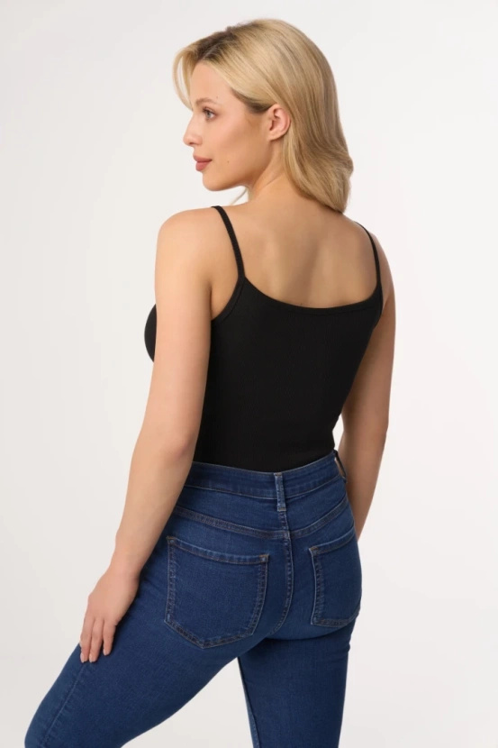 MAXINE - top z prążkowanej bawełny w kolorze czarnym