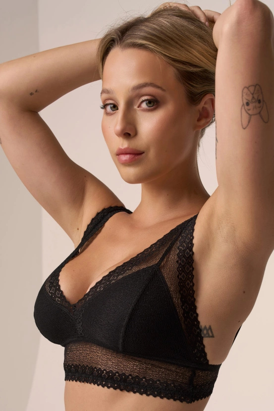 Braletka z delikatnej koronki w kolorze czarnym (210)